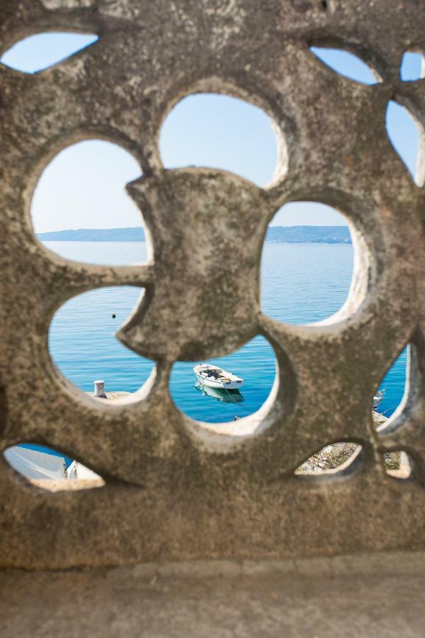 Seafront Apartment In Historical Cippico Castle Kaštela Exterior foto