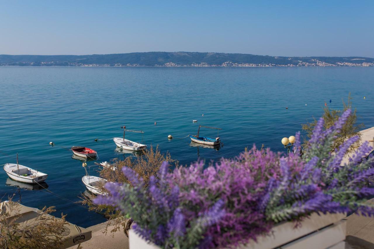 Seafront Apartment In Historical Cippico Castle Kaštela Exterior foto